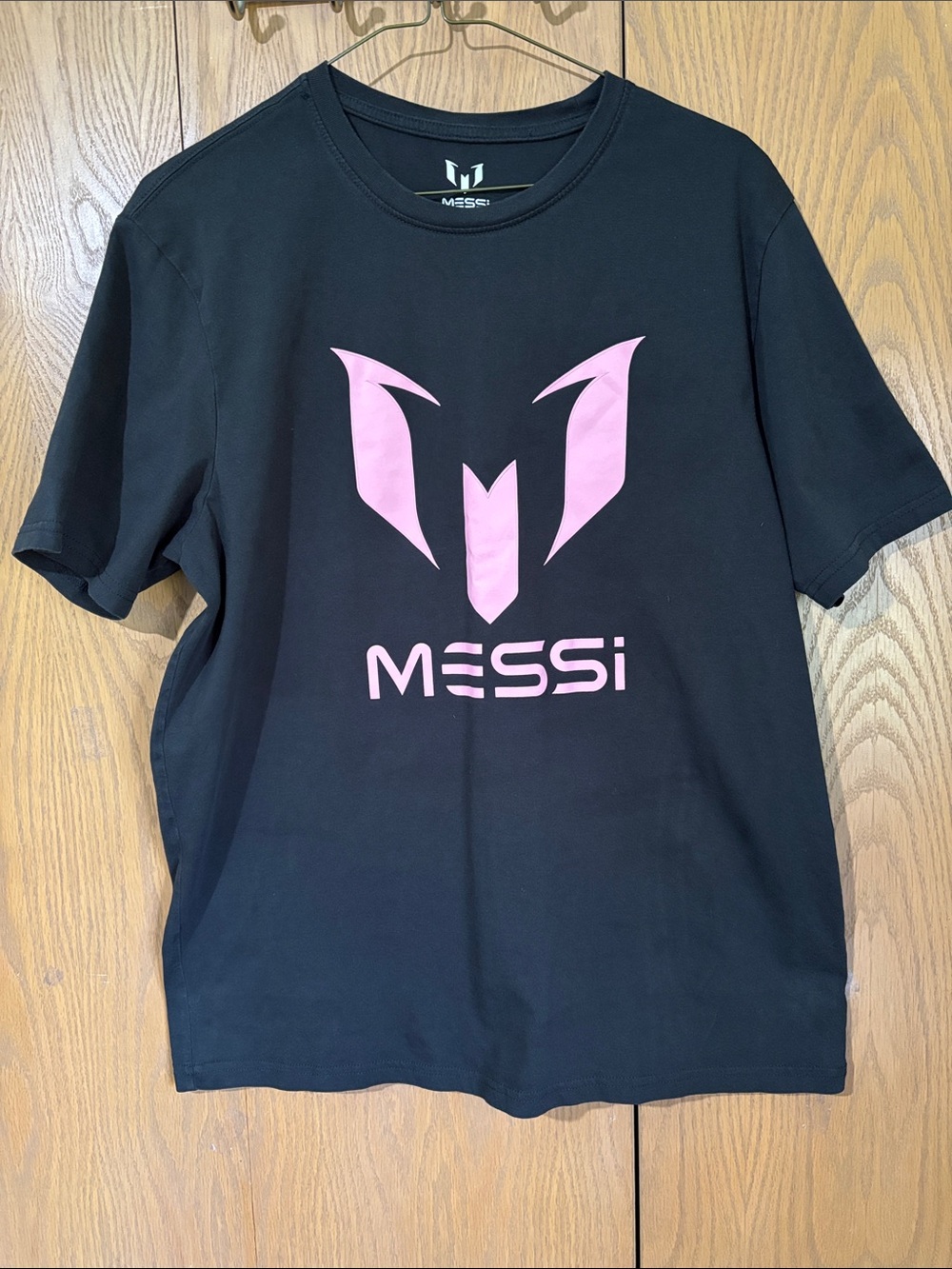 MESSi Black T-Shirt with Pink Logo large cotton